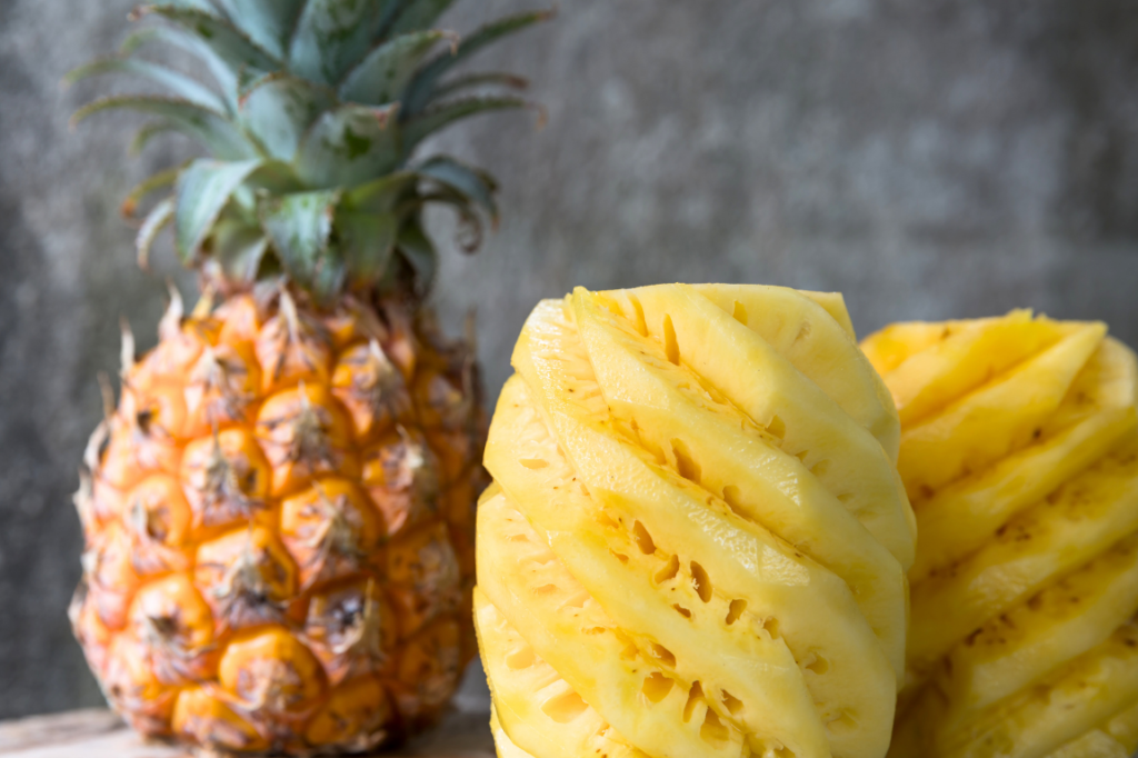pineapple - foods that debloat